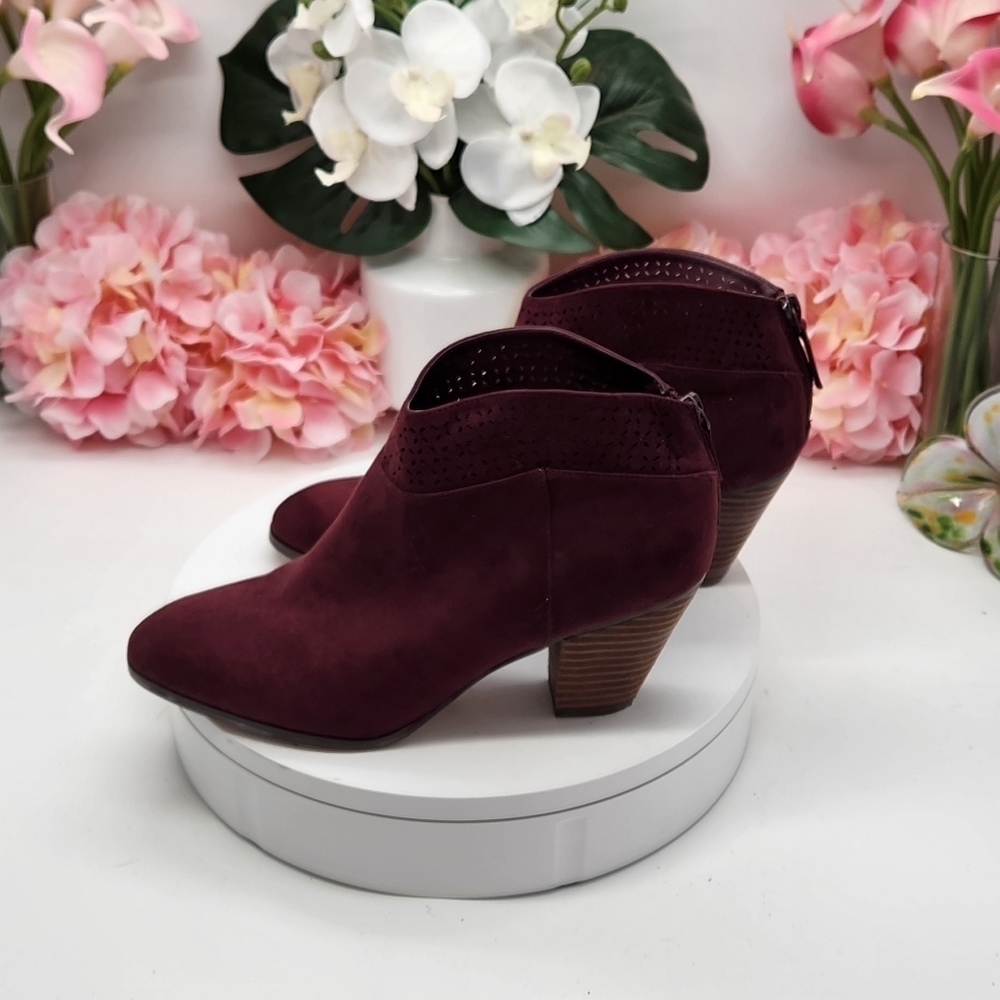 Jackson Lazer Cut Topline Bootie in Maroon Burgundy Sz 10M
